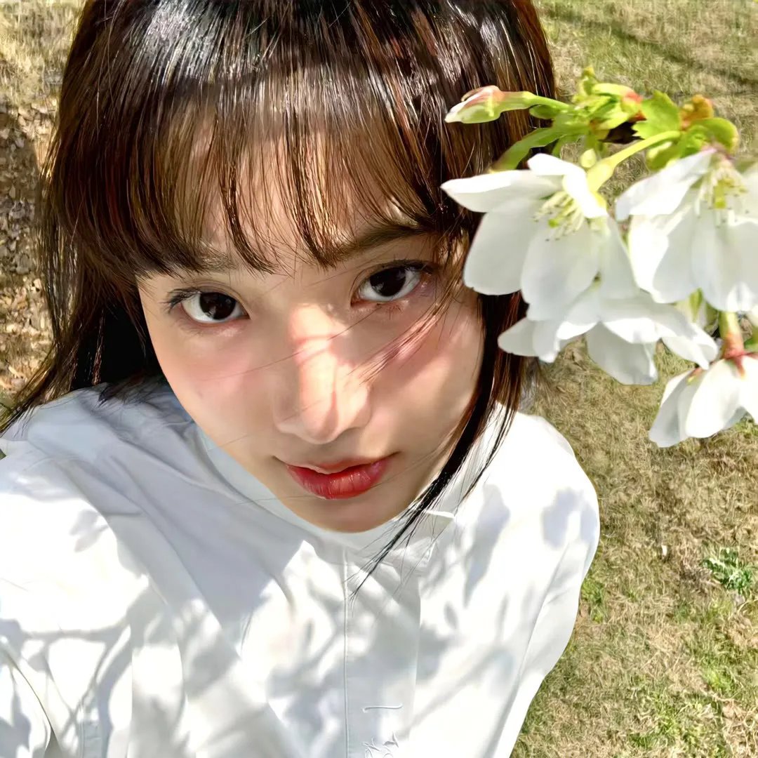 号舱房的女人海报