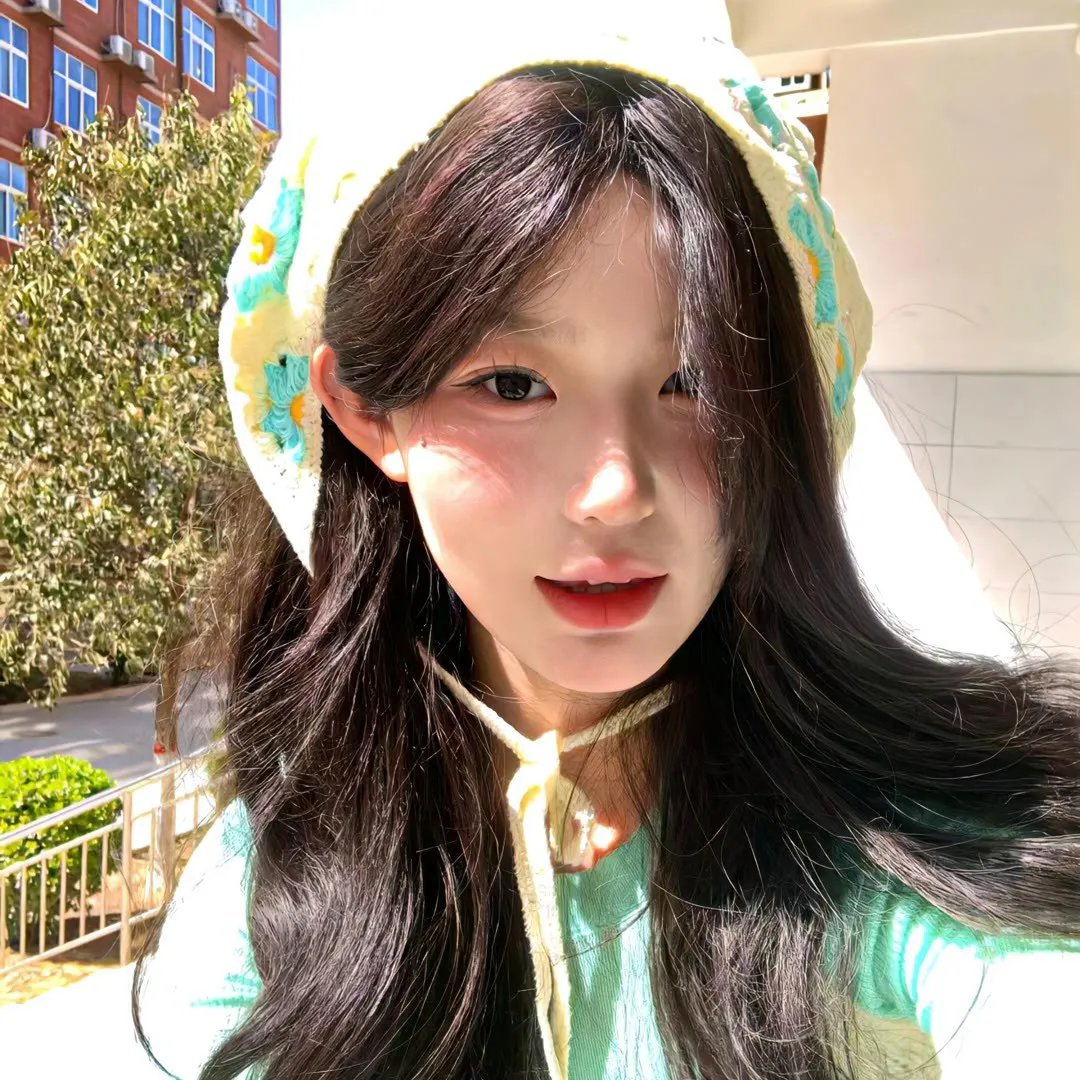 一个悲伤而美丽的世界海报